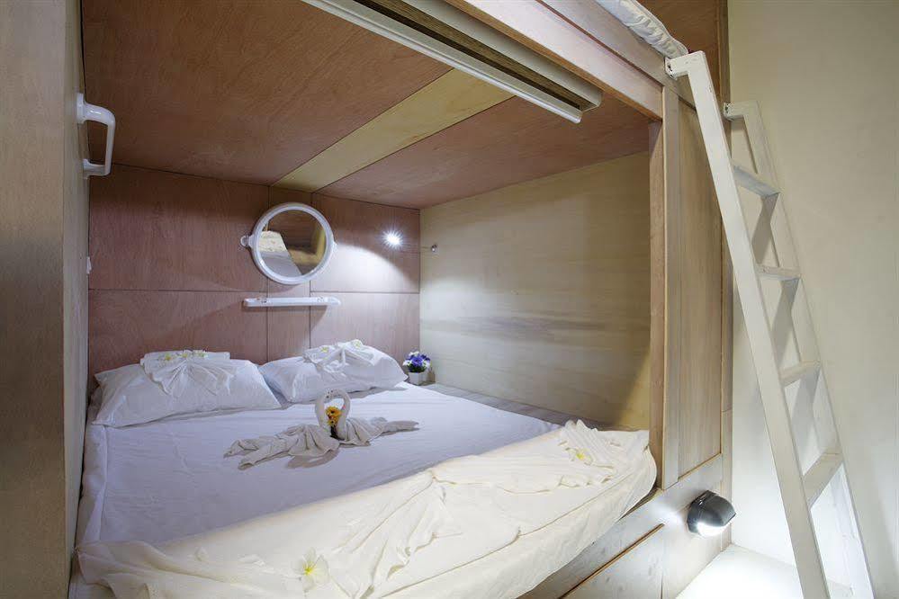 Capsule Hostel Patong Екстериор снимка