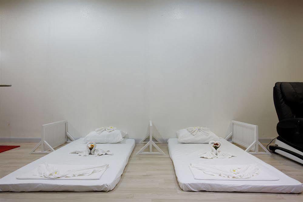 Capsule Hostel Patong Екстериор снимка